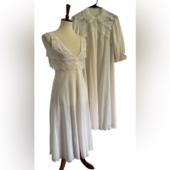 Shadowline Vintage Ivory Ruffled Lace Nightgown and Robe Peignoir Size Small 34 - Picture 1 of 12